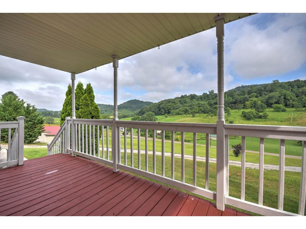 13160 Reedy Creek Road Bristol, VA 24202 - Photo 2 of 17 THE FRONT PORCH