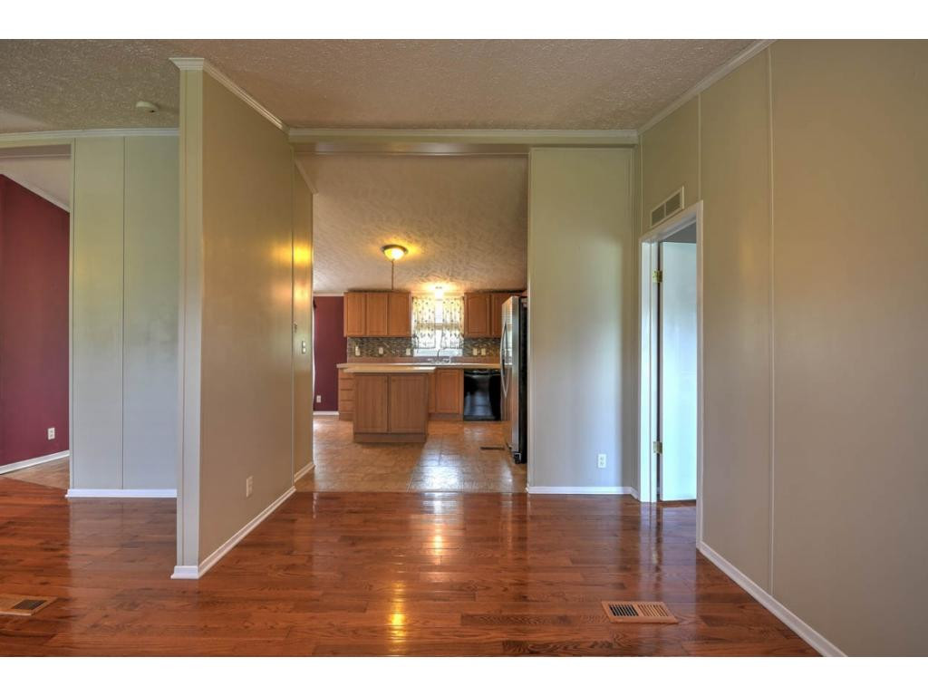13160 Reedy Creek Road Bristol, VA 24202 - Photo 8 of 17 CONVENIENT DINING ROOM AREA