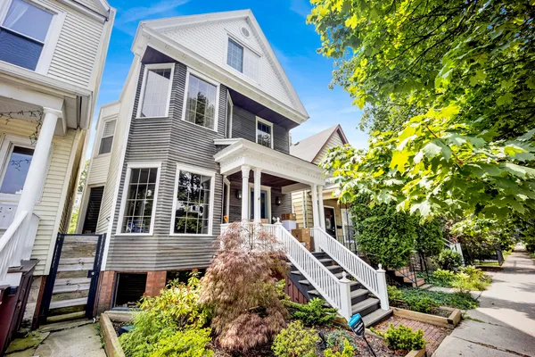 $2,000 | 1625 West Hollywood Avenue, Unit 3, Chicago, IL 60660