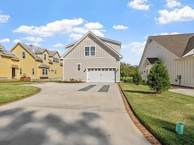 $1,800 | 4064-1 Biltmore Avenue, Tallahassee, FL 32311