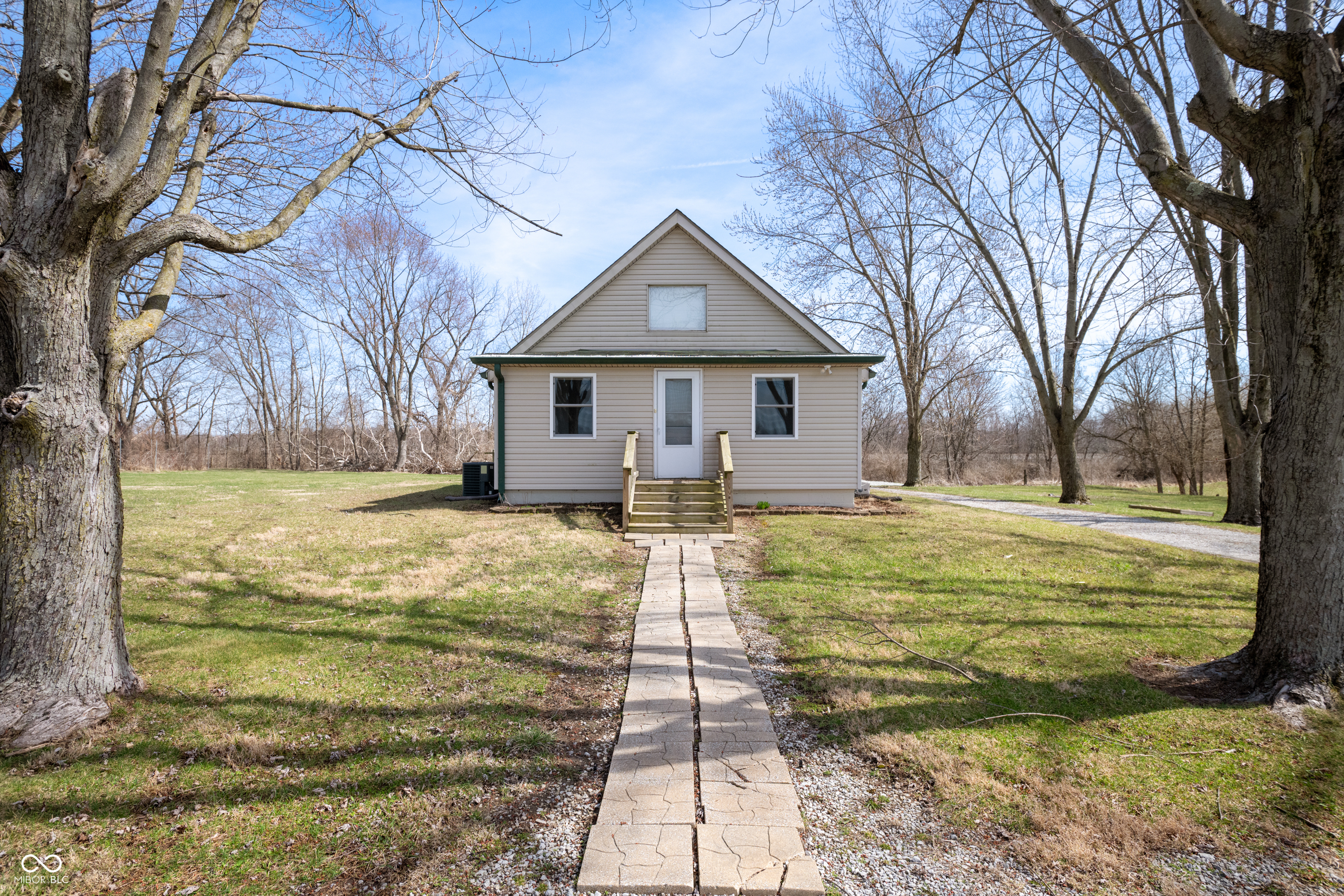 712 North Pendleton Avenue Pendleton, IN 46064 - Photo 2 of 29