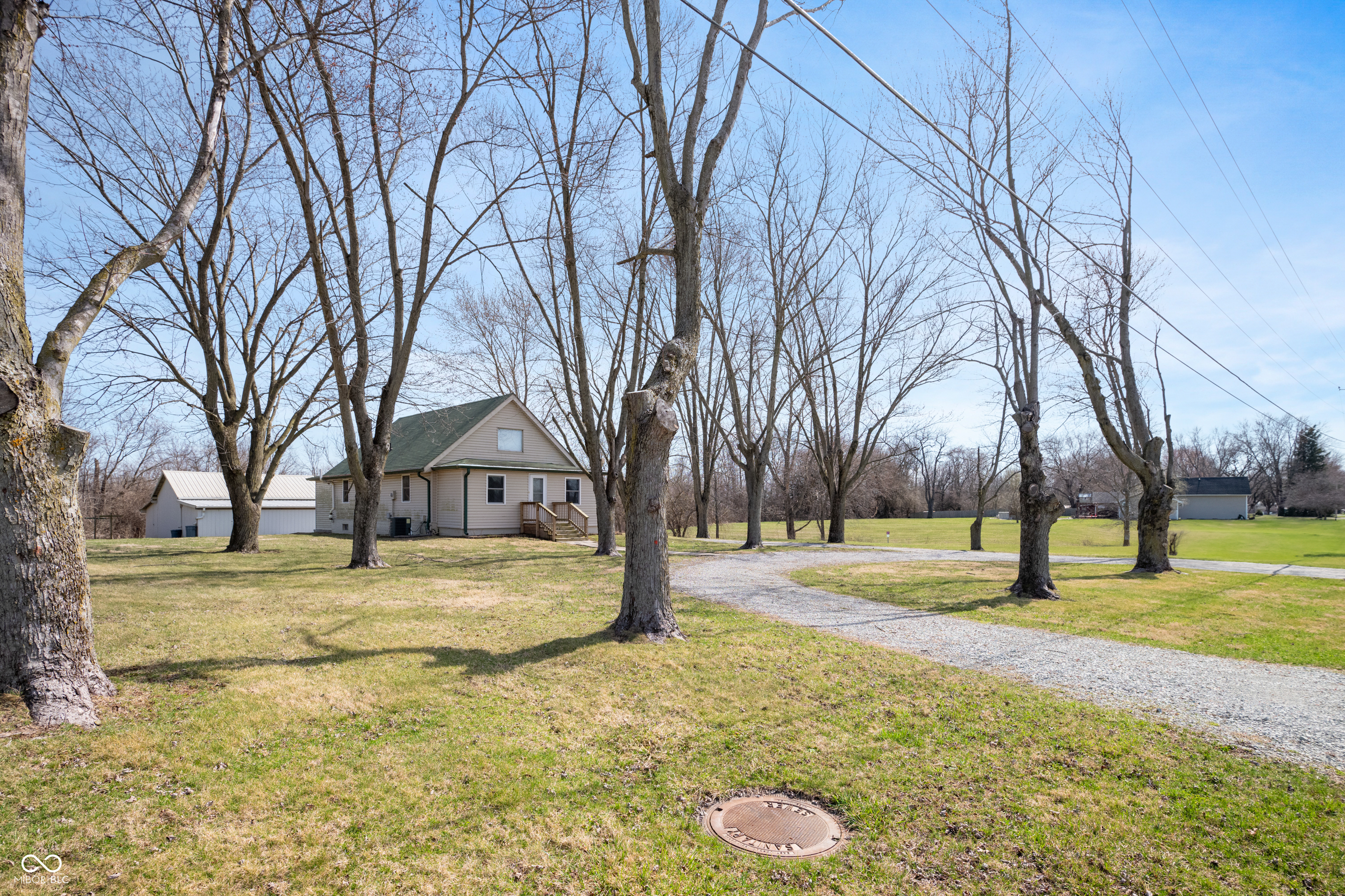 712 North Pendleton Avenue Pendleton, IN 46064 - Photo 3 of 29