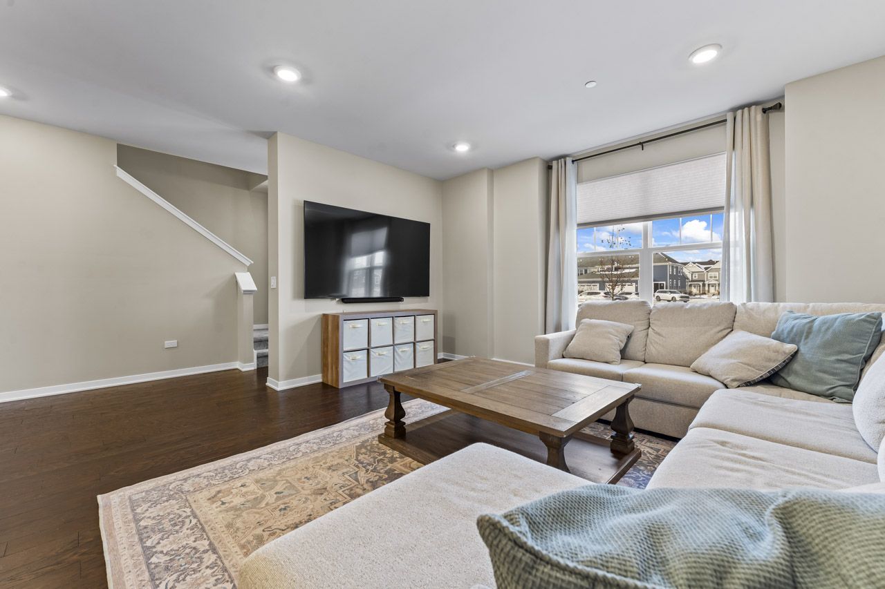 249 Hoffmann Drive Buffalo Grove, IL 60089 - Photo 11 of 36