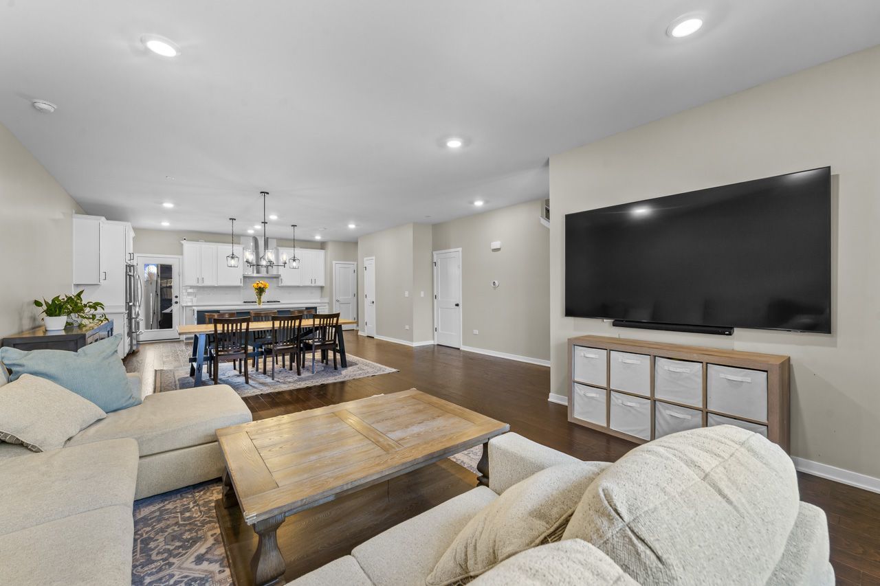 249 Hoffmann Drive Buffalo Grove, IL 60089 - Photo 13 of 36