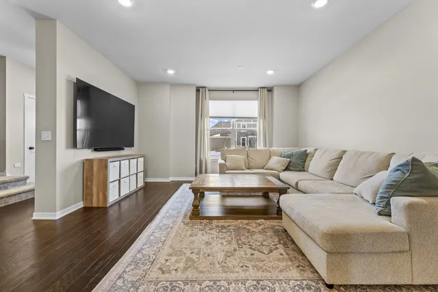 $625,000 | 249 Hoffmann Drive, Buffalo Grove, IL 60089