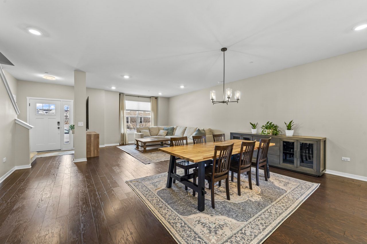 249 Hoffmann Drive Buffalo Grove, IL 60089 - Photo 5 of 36