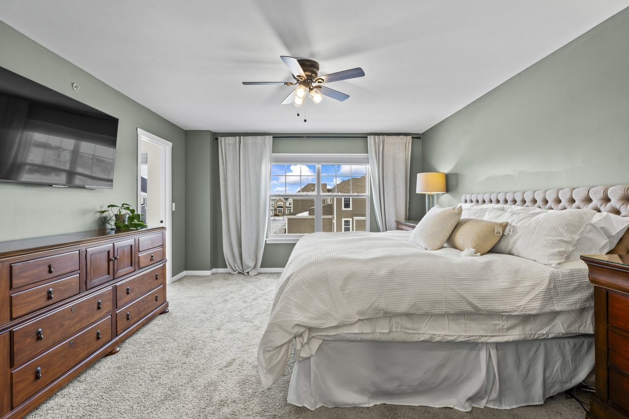 249 Hoffmann Drive Buffalo Grove, IL 60089 - Photo 8 of 36