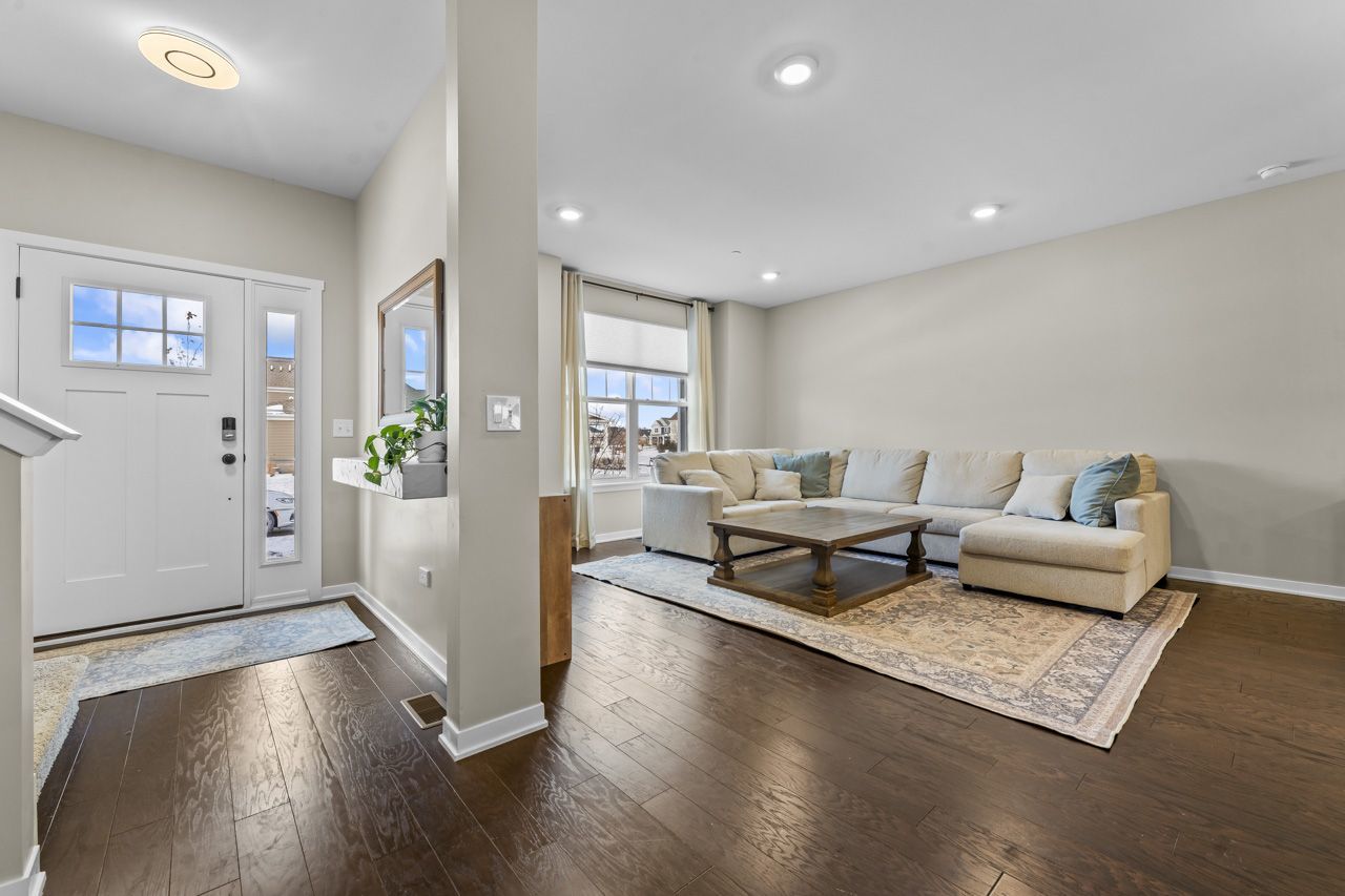 249 Hoffmann Drive Buffalo Grove, IL 60089 - Photo 9 of 36