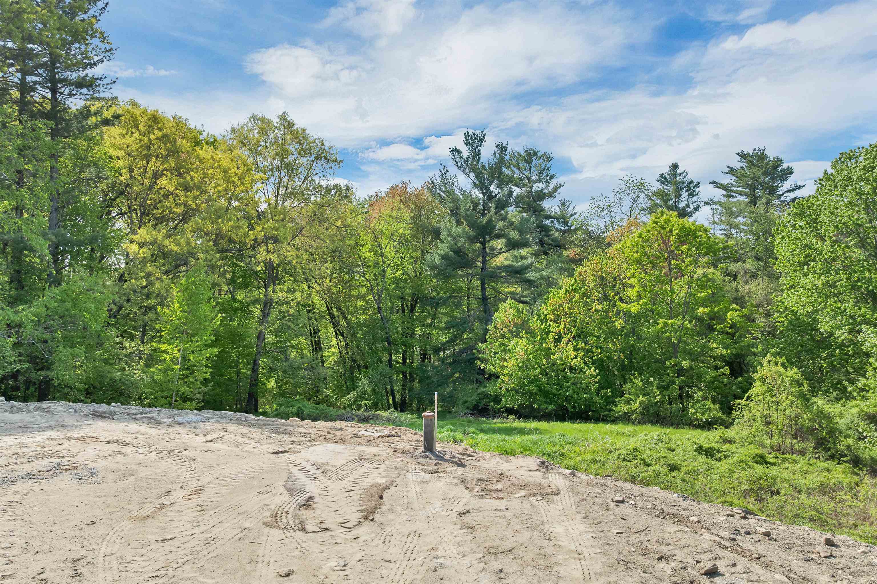 8 Wiley Hill Road Londonderry, NH 03053 - Photo 14 of 58