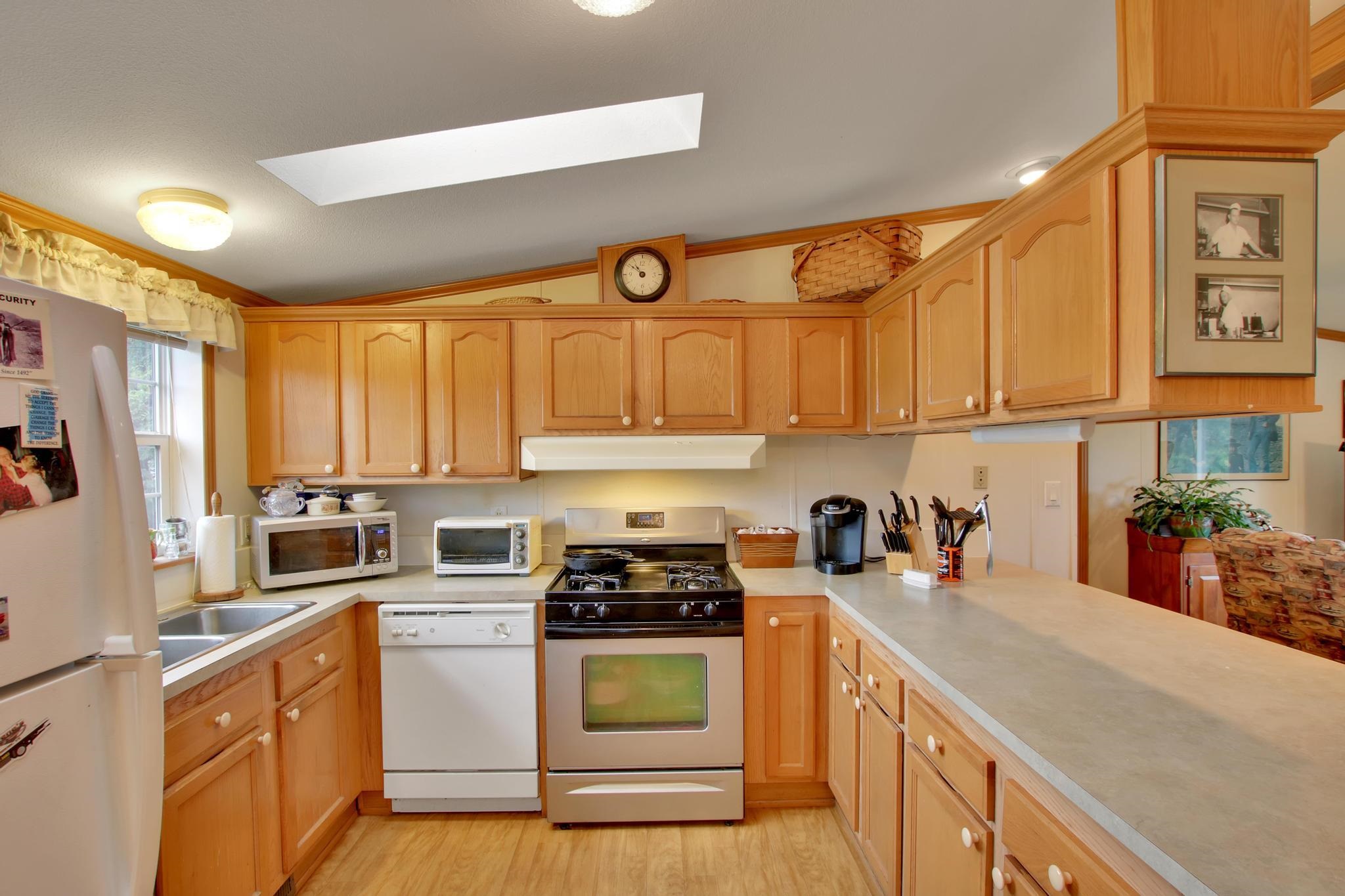 8040 Plank Road Bristol, VT 05443 - Photo 4 of 39