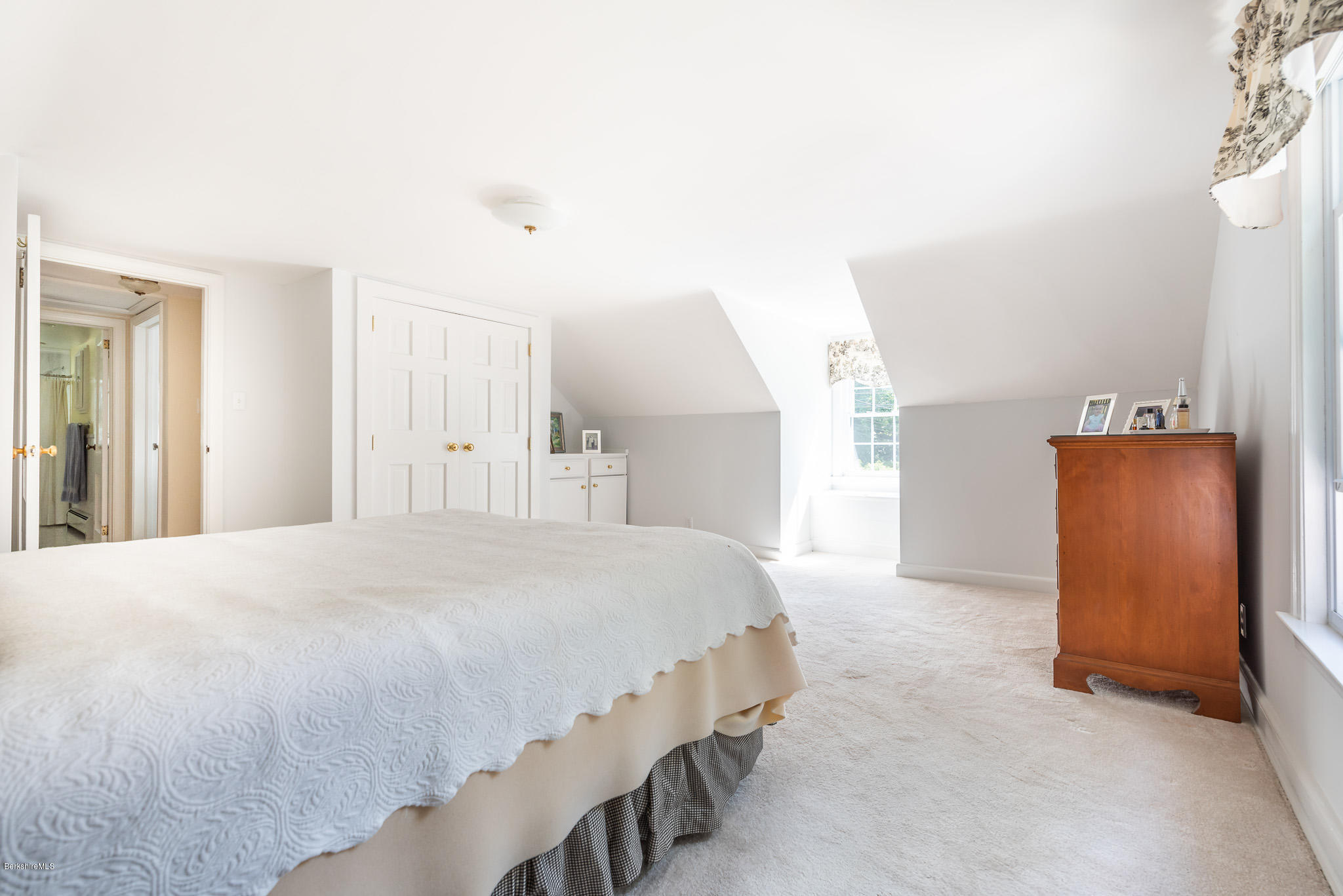 309 North Plain Road Great Barrington, MA 01236 - Photo 20 of 24 Guest Room