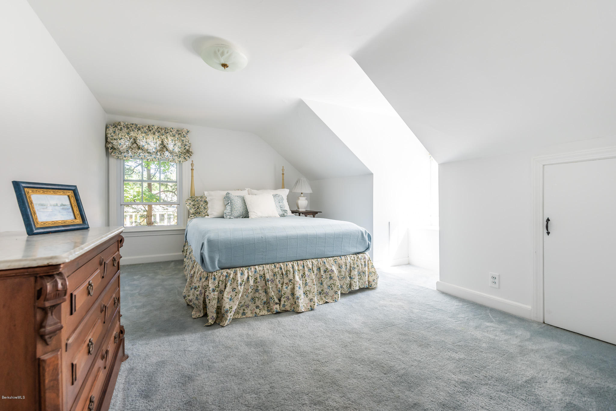 309 North Plain Road Great Barrington, MA 01236 - Photo 21 of 24 Guest Room