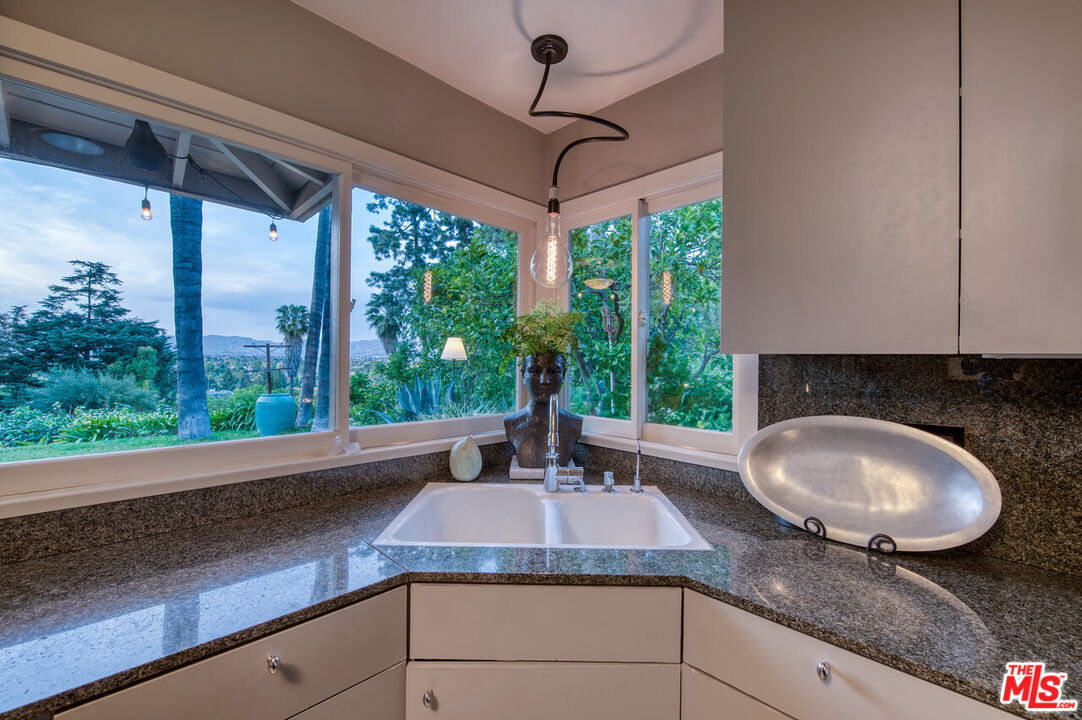 3827 Rhodes Avenue Studio City, CA 91604 - Photo 15 of 28
