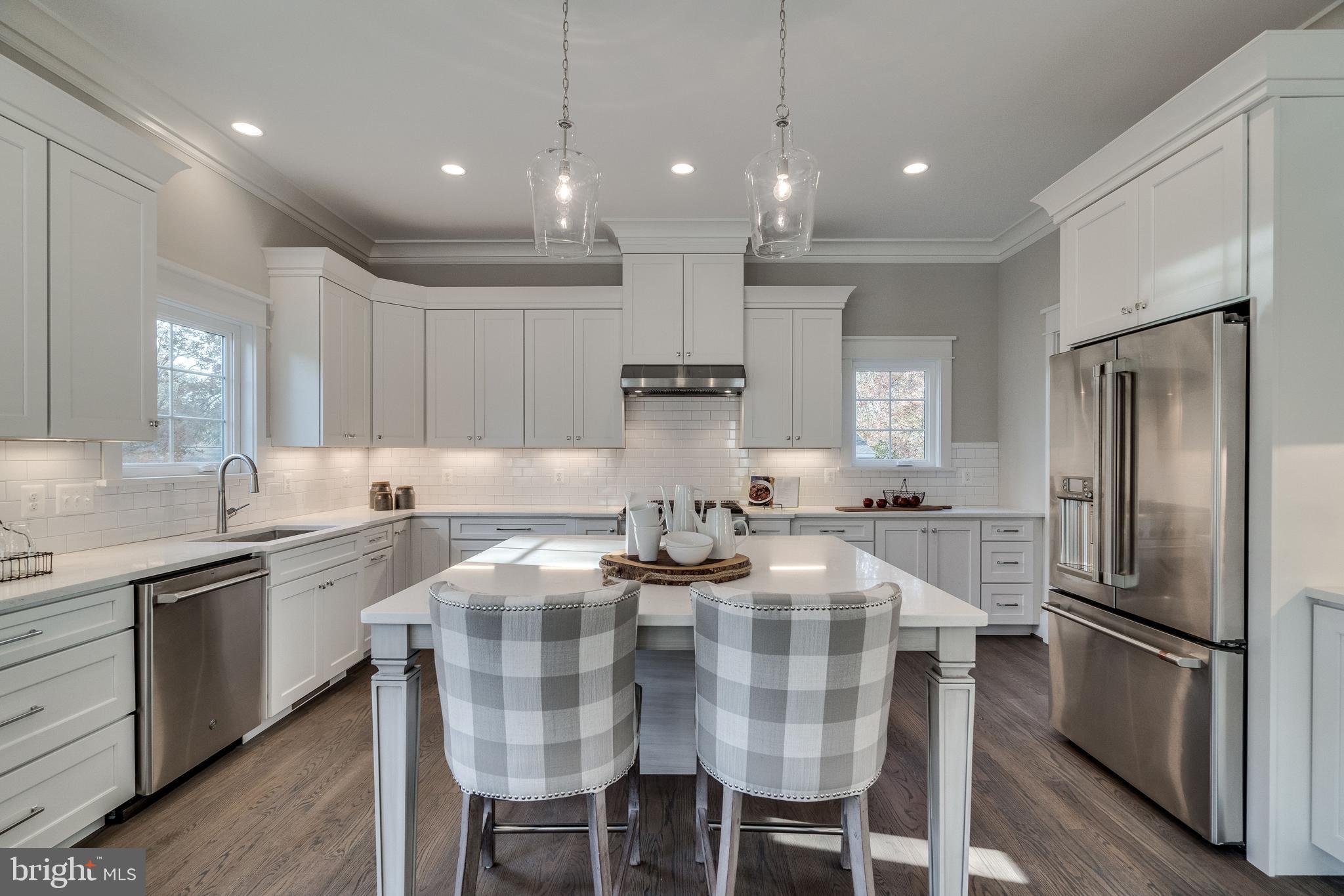 8016 Wellington Road Alexandria, VA 22308 - Photo 14 of 43 Upgraded designer lighting