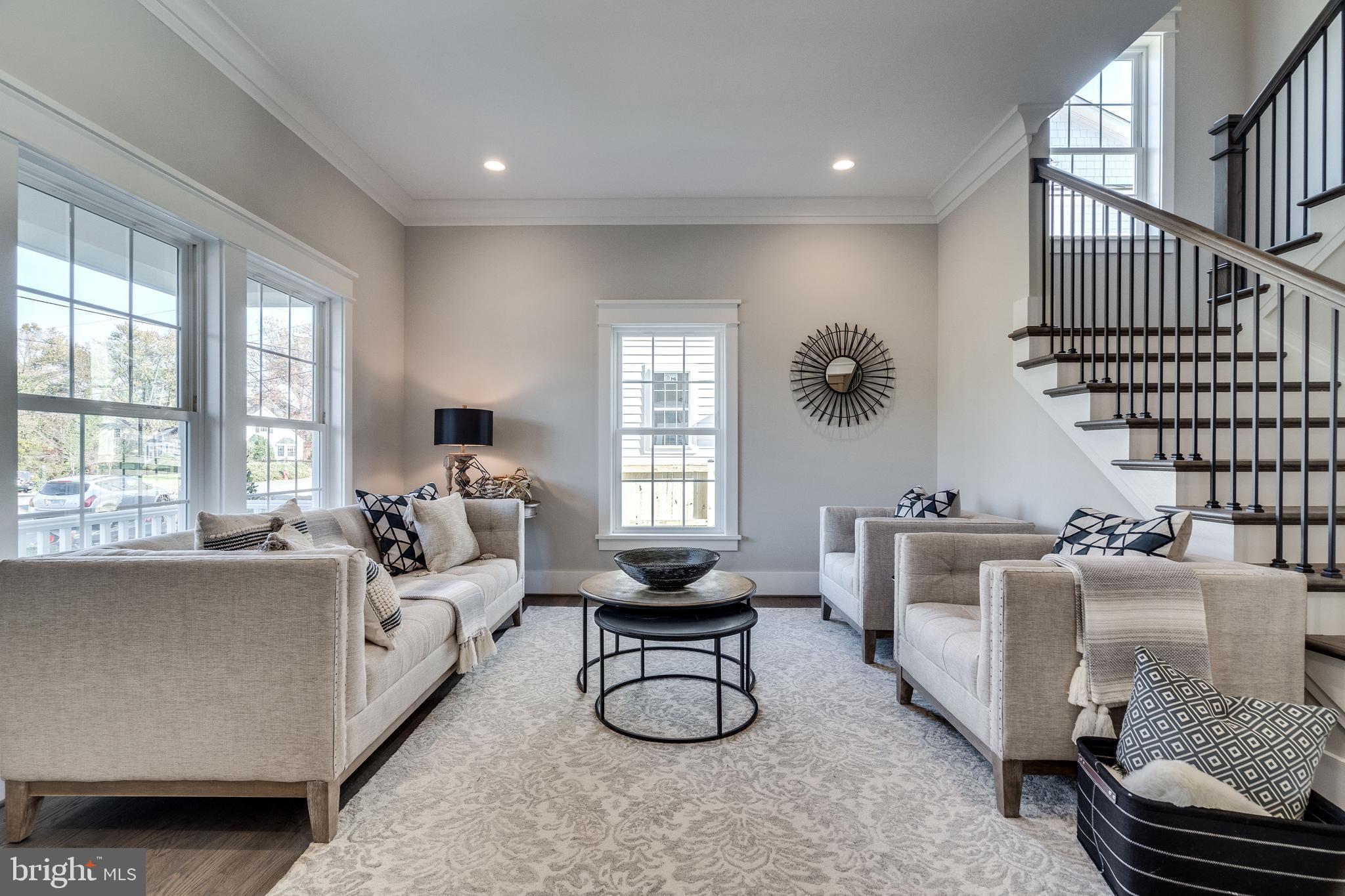 8016 Wellington Road Alexandria, VA 22308 - Photo 3 of 43 Bright and spacious living room