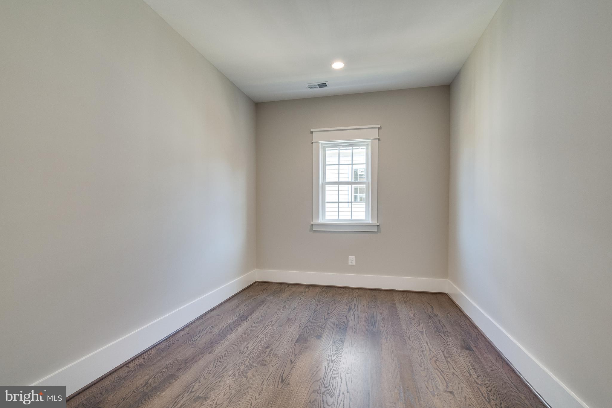 8016 Wellington Road Alexandria, VA 22308 - Photo 20 of 43 Room sized walk-in closet or office