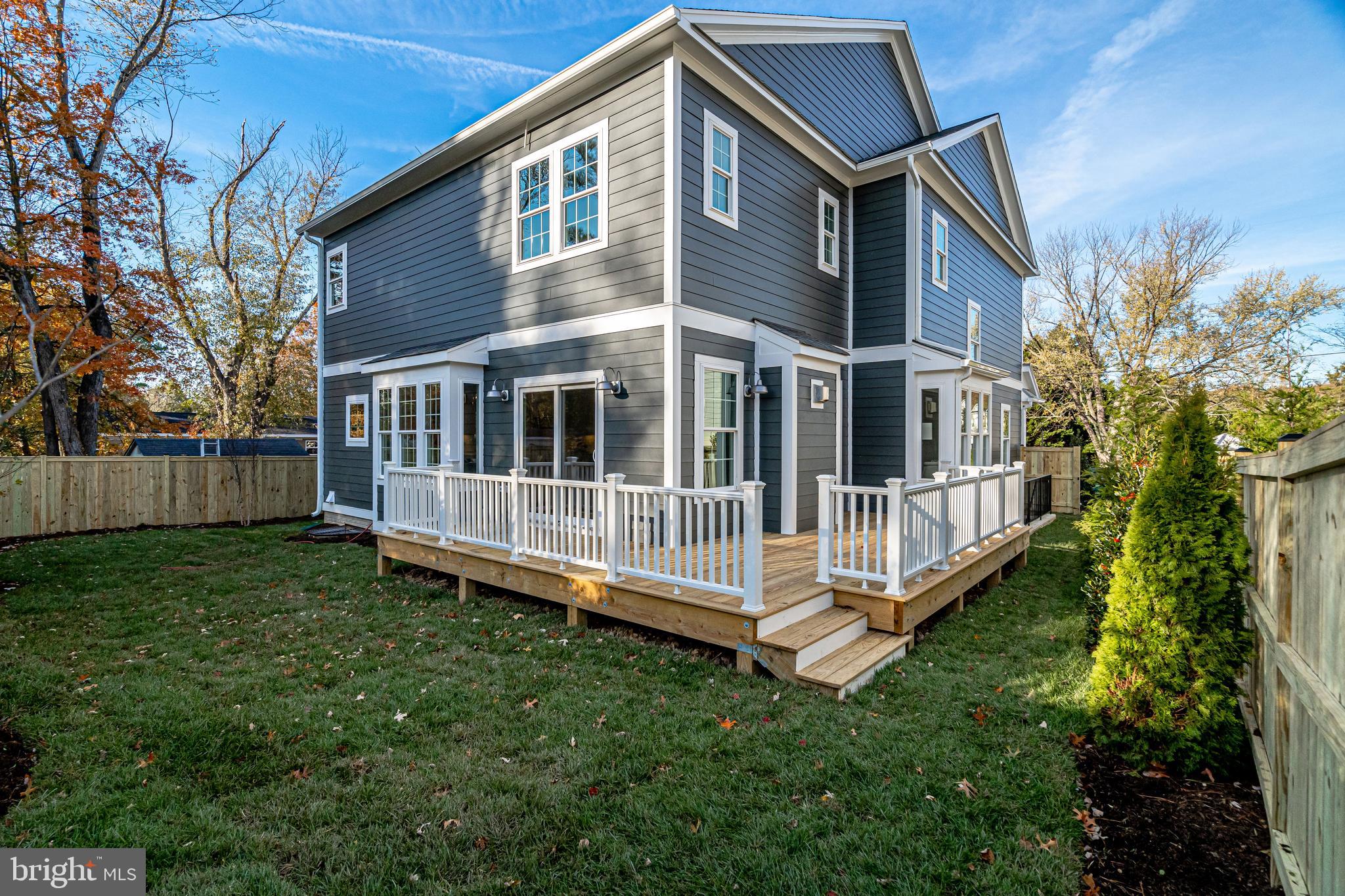 8016 Wellington Road Alexandria, VA 22308 - Photo 37 of 43 Landscaped yard and fence