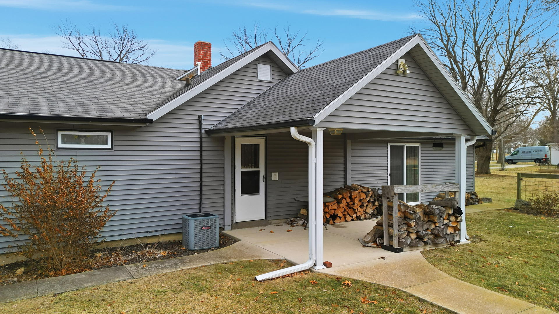 1307 Sinnissippi Road Sterling, IL 61081 - Photo 15 of 33