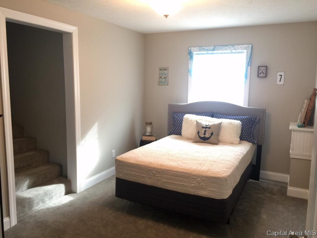 766 Persimmon Road Petersburg, IL 62675 - Photo 24 of 33 Gallery Image 24