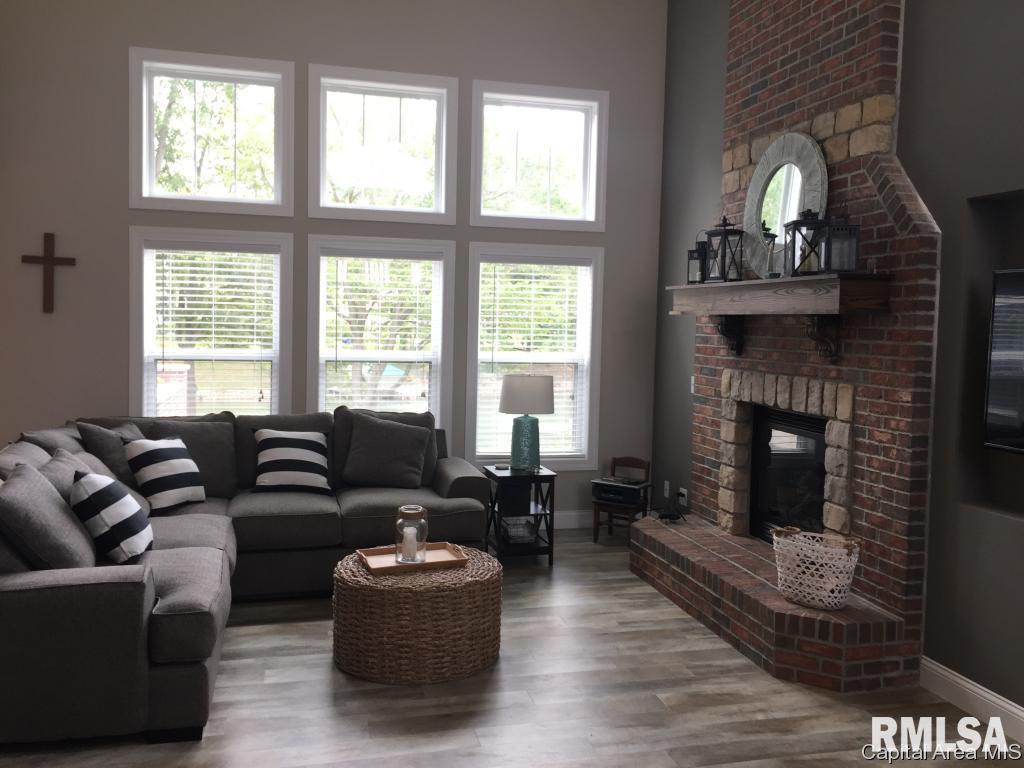 766 Persimmon Road Petersburg, IL 62675 - Photo 3 of 33 Gallery Image 3