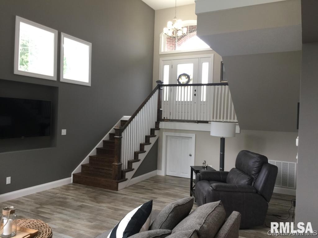 766 Persimmon Road Petersburg, IL 62675 - Photo 5 of 33 Gallery Image 5