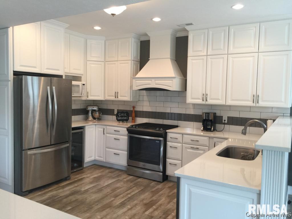 766 Persimmon Road Petersburg, IL 62675 - Photo 8 of 33 Gallery Image 8