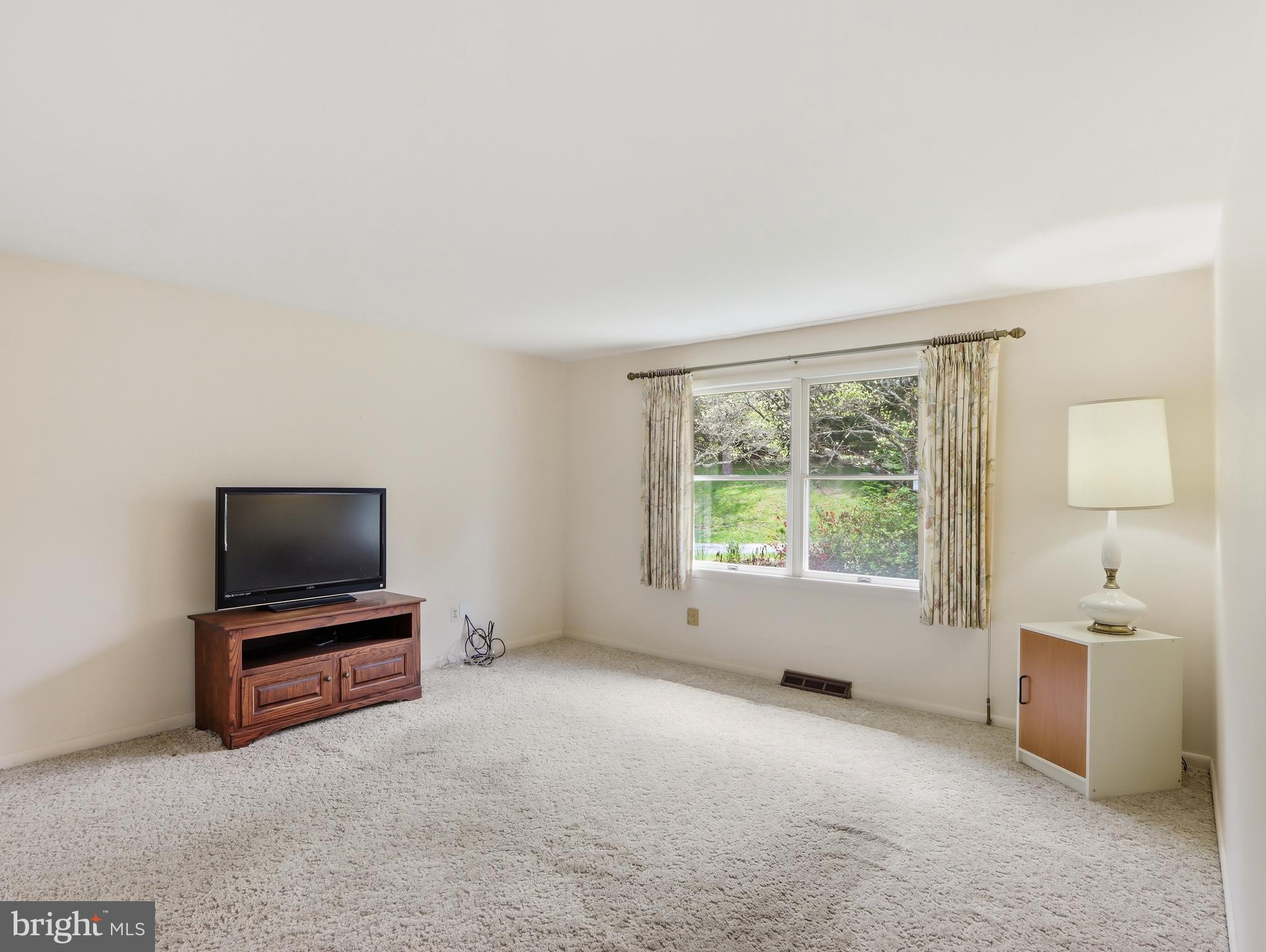 1926 Stringtown Road Sparks Glencoe, MD 21152 - Photo 11 of 46 Spacious Living Room