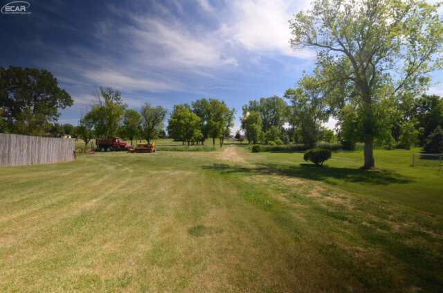 8228 Barden Road Davison, MI 48423 - Photo 8 of 36 21176473-7.JPG