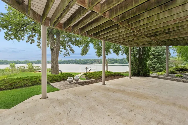 $1,150,000 | 10957 Highway 71 Northeast, Spicer, MN 56288