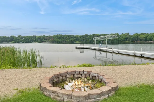 $1,150,000 | 10957 Highway 71 Northeast, Spicer, MN 56288