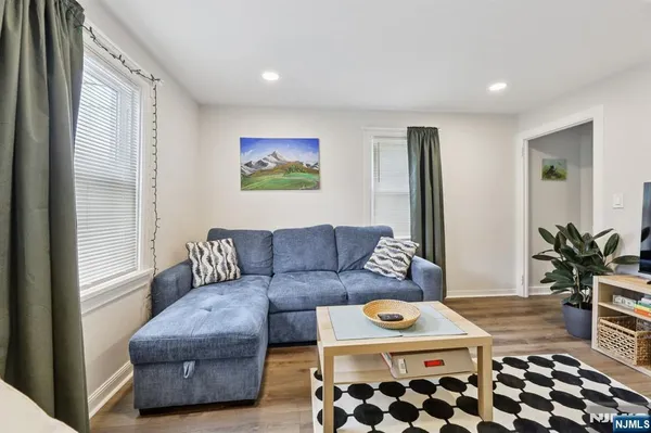 $2,800 | 567 South Broad Street, Unit REAR, Glen Rock, NJ 07452