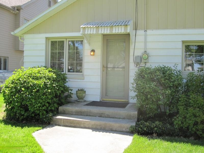 31465 County Line Road Dowagiac, MI 49047 - Photo 10 of 23 2-STEP ENTRANCE