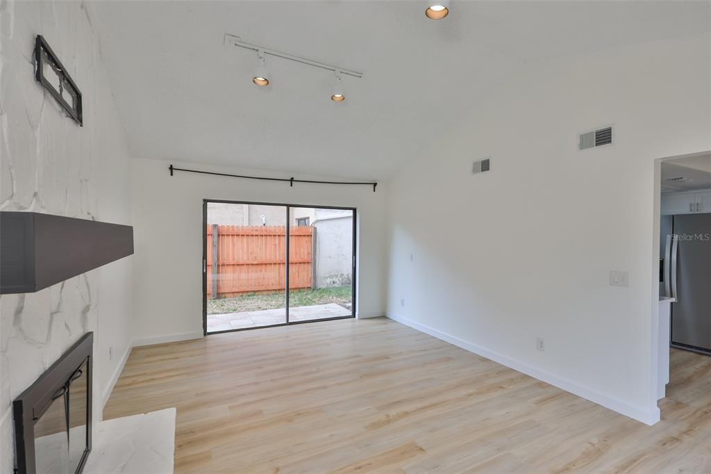 13703 Sweetwater Cove Place Tampa, FL 33613 - Photo 3 of 46