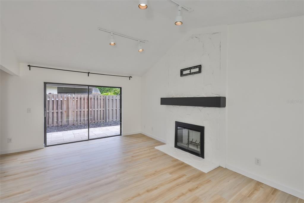 13703 Sweetwater Cove Place Tampa, FL 33613 - Photo 6 of 46