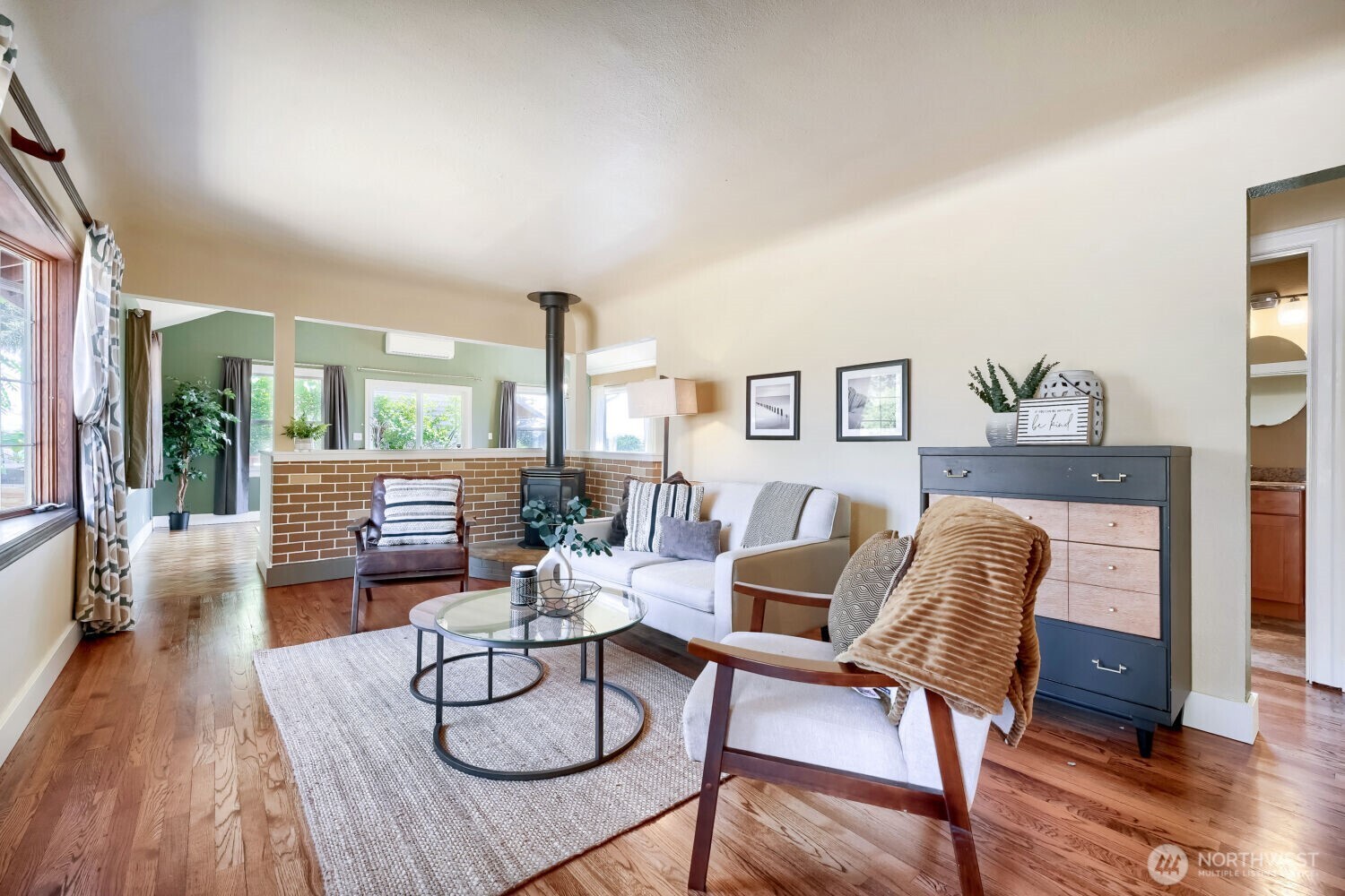 909 Southwest Langston Road Renton, WA 98057 - Photo 3 of 22 Gallery Image 3
