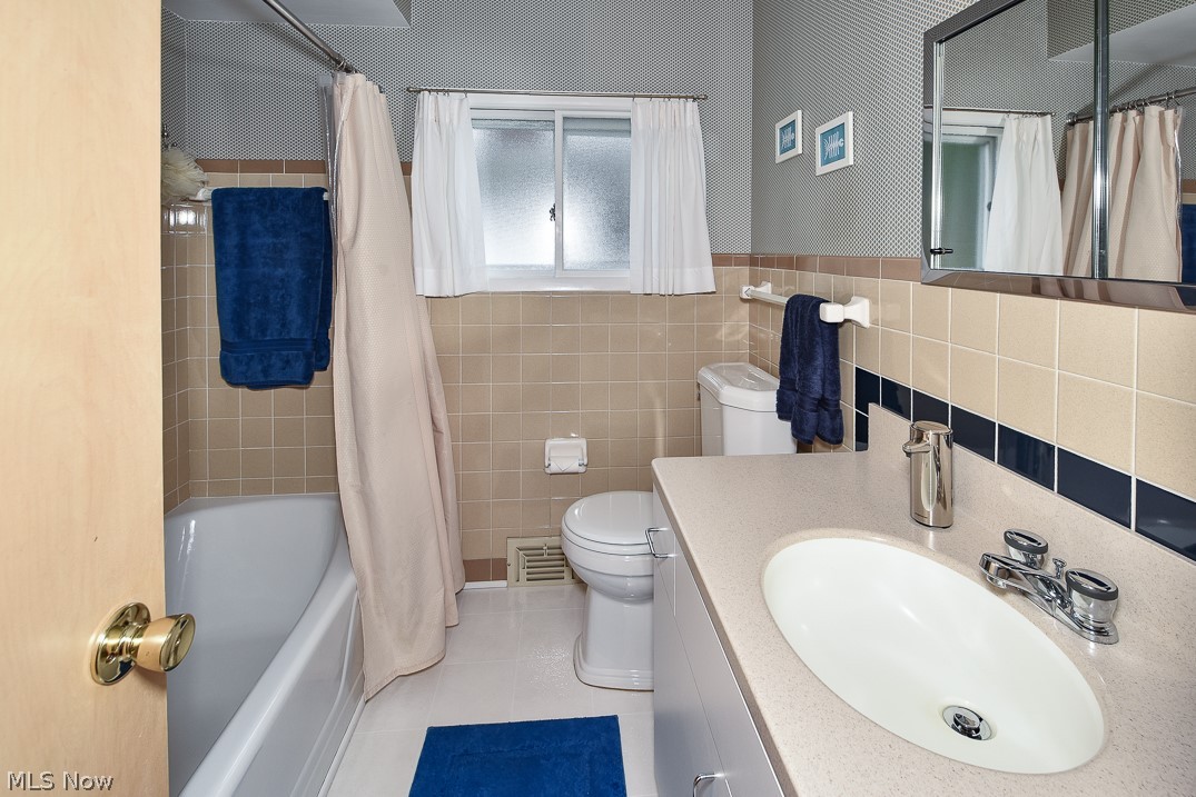 6389 Eastondale Road Cleveland, OH 44124 - Photo 14 of 31 Gallery Image 14