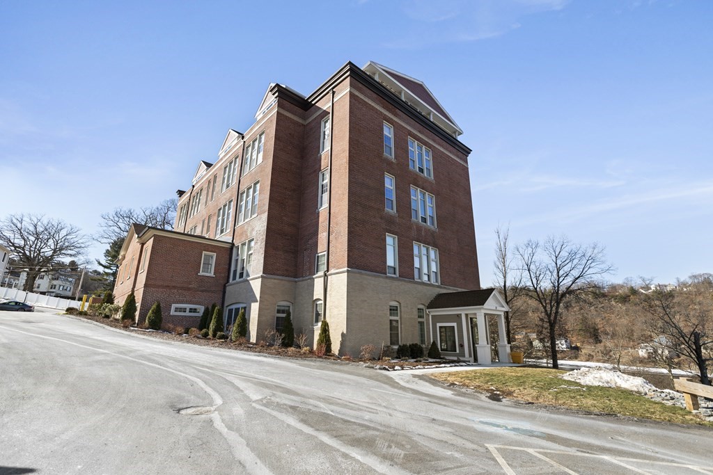 18 Eagle Nest Road, Unit 113 Clinton, MA 01510 - Photo 1 of 32 Gallery Image 1