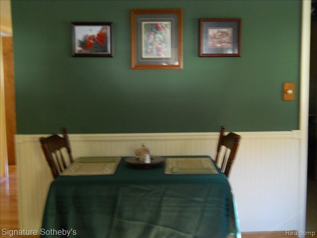 5155 Reymont Road Waterford, MI 48327 - Photo 5 of 19 Eating Area