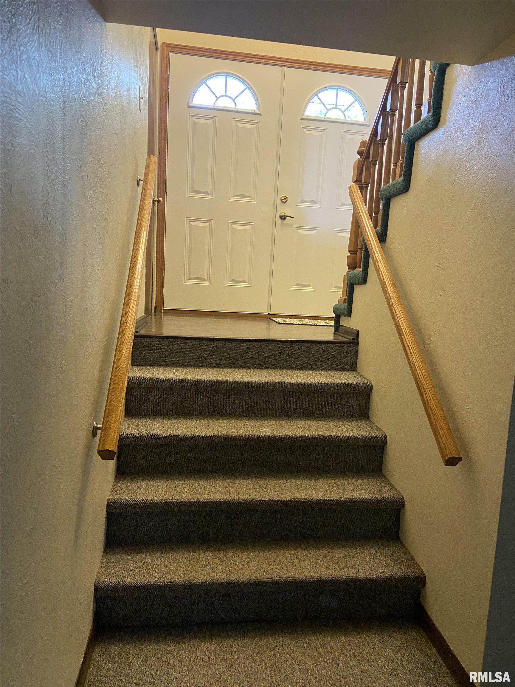 115 West Cypress Road Canton, IL 61520 - Photo 6 of 33