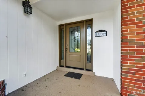 $410,000 | 11929 Paradise Lane, Des Peres, MO 63131