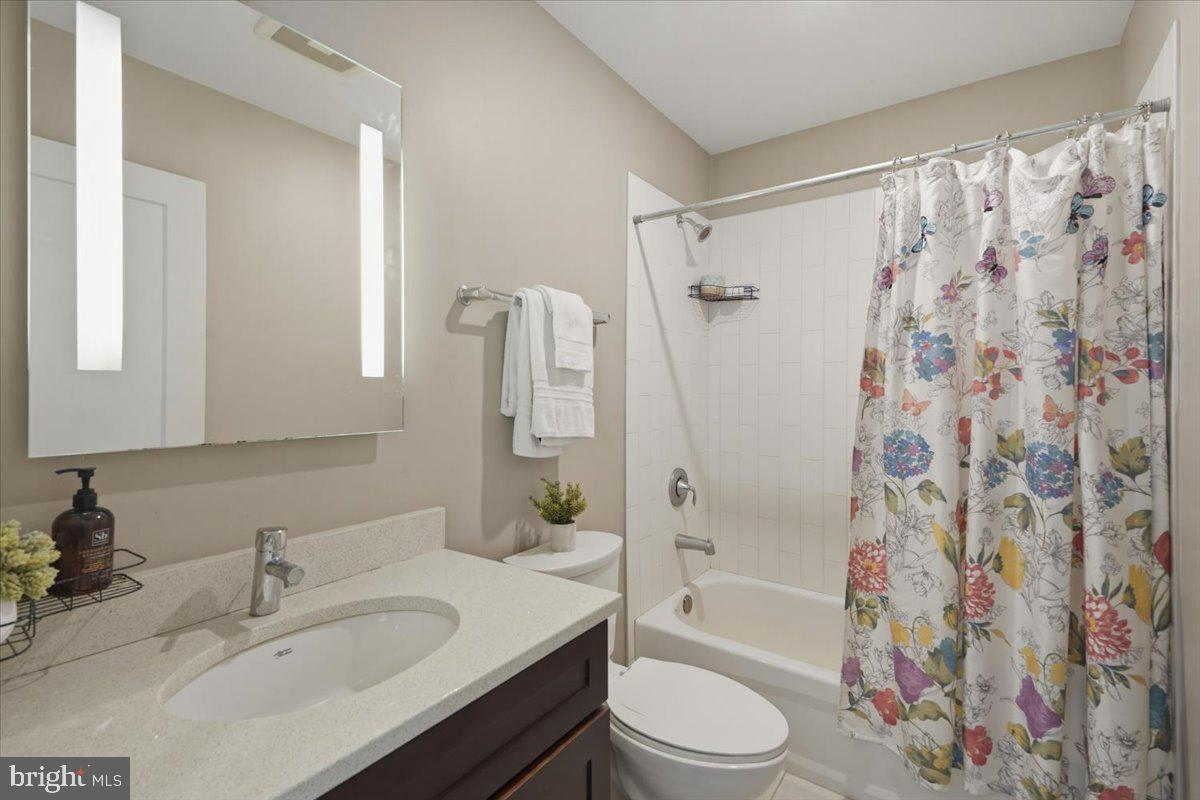 1320 Fenwick Lane, Unit 301 Silver Spring, MD 20910 - Photo 18 of 55 Primary Bath