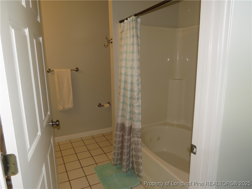 656 Brandermill Road, Unit 202 Fayetteville, NC 28314 - Photo 11 of 29 Master Bath