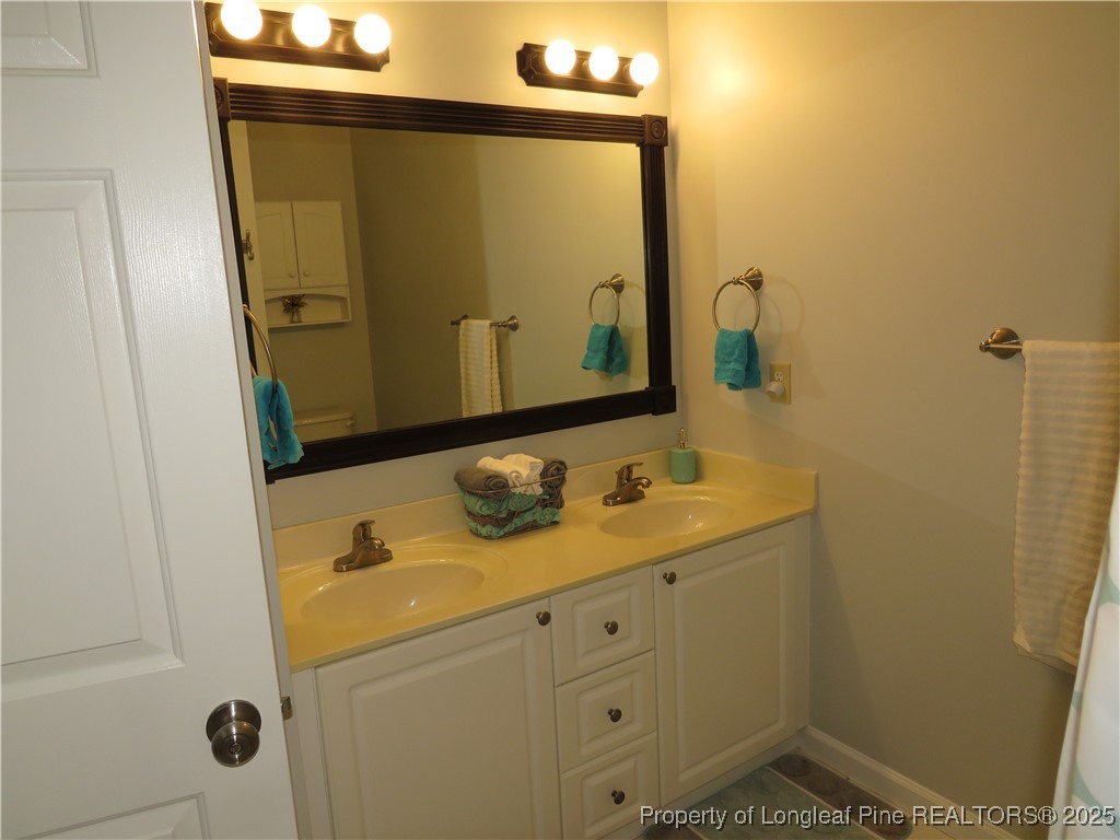 656 Brandermill Road, Unit 202 Fayetteville, NC 28314 - Photo 12 of 29 Master Bath