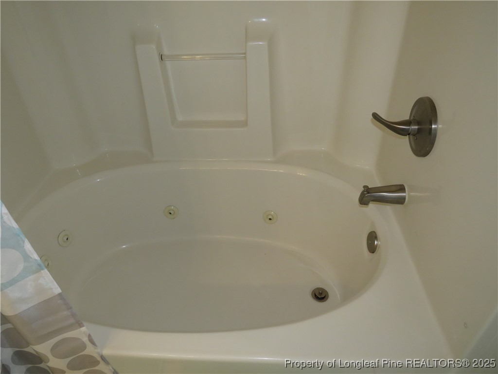 656 Brandermill Road, Unit 202 Fayetteville, NC 28314 - Photo 13 of 29 Master Bath