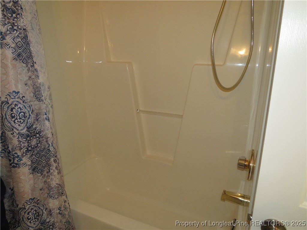 656 Brandermill Road, Unit 202 Fayetteville, NC 28314 - Photo 17 of 29 Hallway Bath