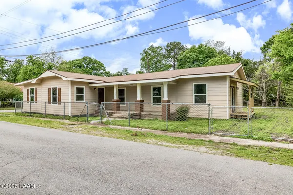 $1,800 | 110 4th Street, Youngsville, LA 70592