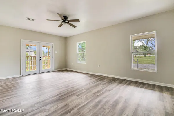 $1,800 | 110 4th Street, Youngsville, LA 70592
