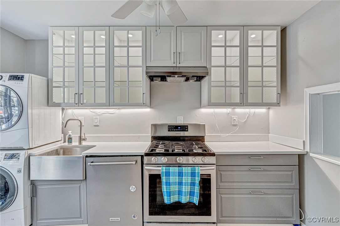 9101 Derbyshire Road, Unit E Henrico, VA 23229 - Photo 11 of 37 Kitchen featuring sink, stainless steel range with