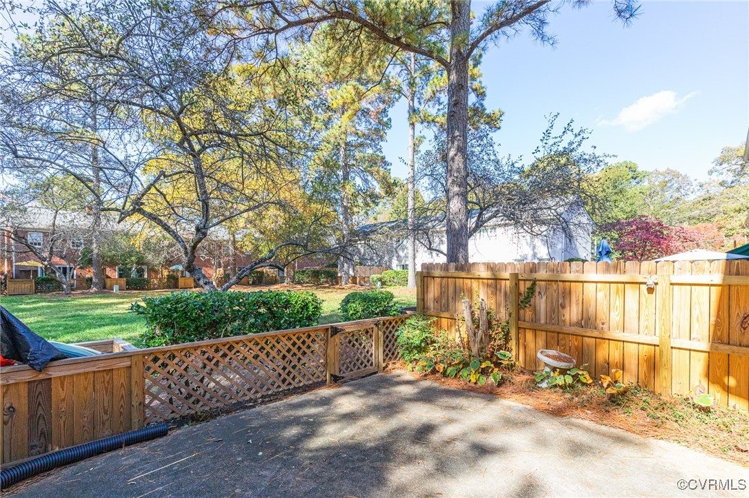 9101 Derbyshire Road, Unit E Henrico, VA 23229 - Photo 25 of 37 Wooden deck with a yard