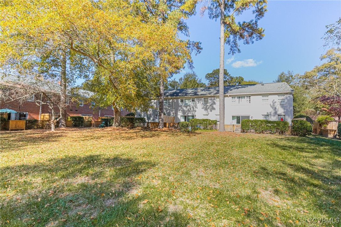 9101 Derbyshire Road, Unit E Henrico, VA 23229 - Photo 28 of 37 View of yard